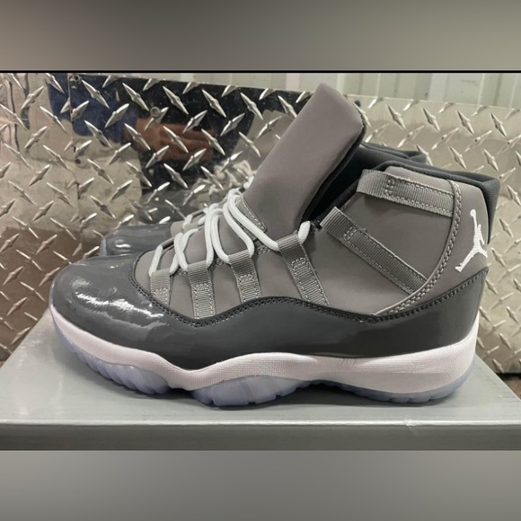 Jordan 11 - Picture 4 of 5